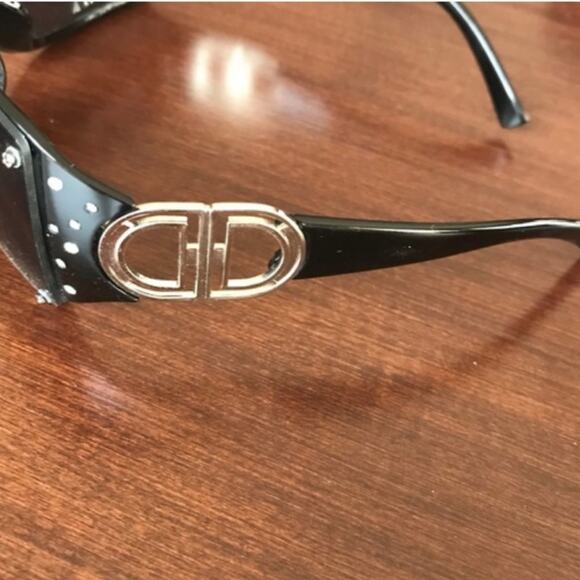 Oversized fashion sunglasses with case - Picture 2 of 3